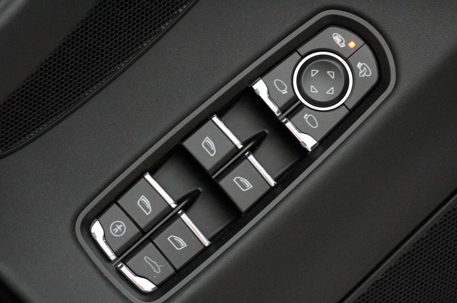  Porsche Panamera Turbo S 2012 года  (фото 52 из 91)